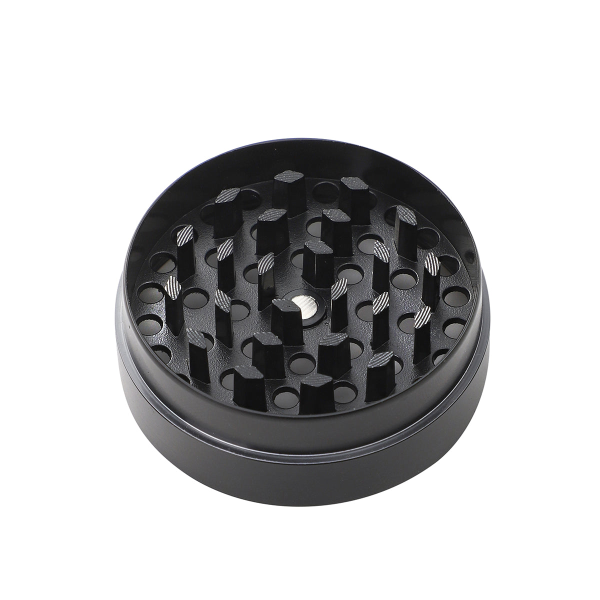 Grinding chamber with sharp diamond-shaped teeth and a magnet in the middle